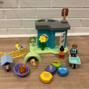 Playmobil Junior animal home with treat dispenser